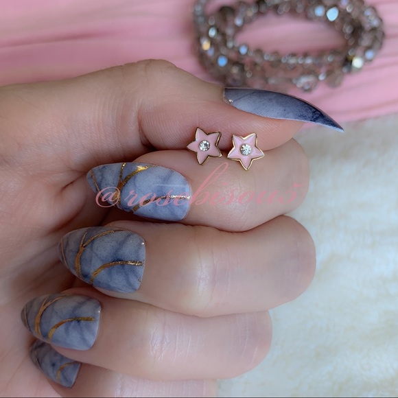 ✨🆕Diamond Pink Enamel filled Gold Star Studs - Picture 5 of 5